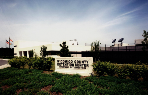 A sign in front of a building that says ' wisconsin county detention center '