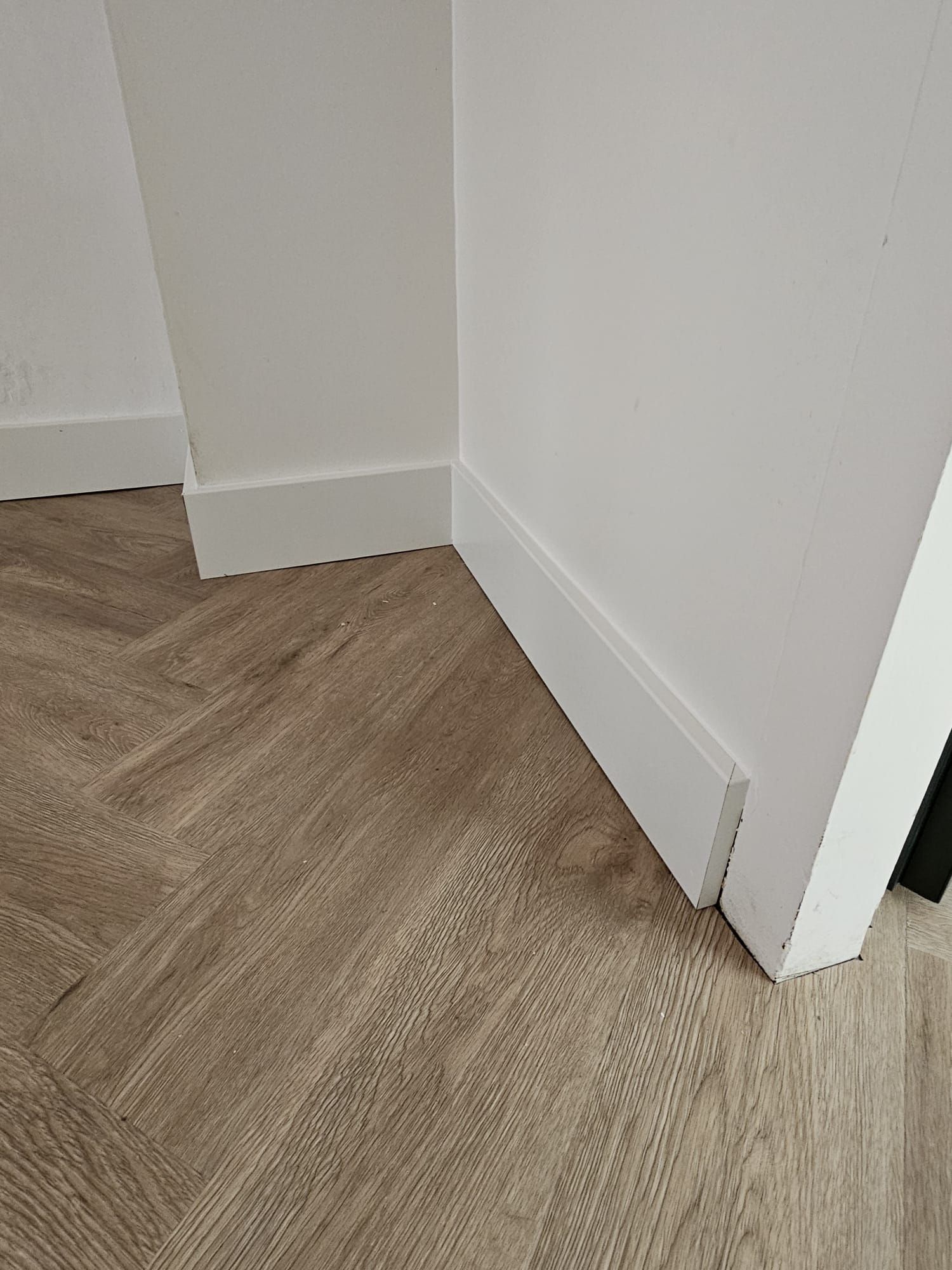 Plinten plaatsen | Plintenplaatsen.nl | Amersfoort