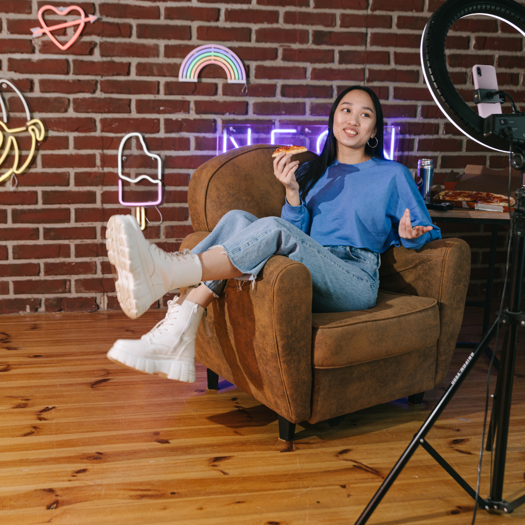 woman recording the benefits of influencer marketing