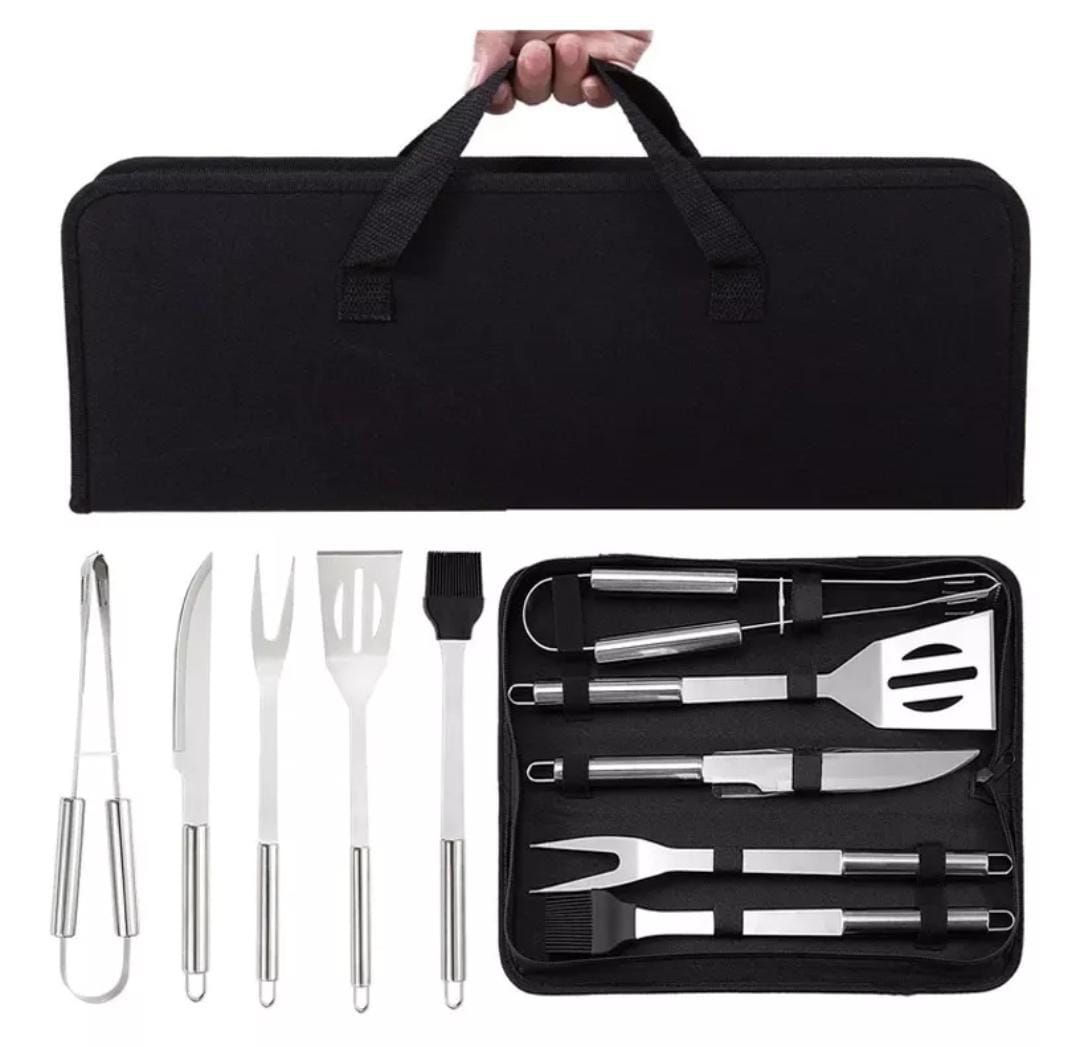 Juego de herramientas para barbacoa con utensilios y estuche de transporte.