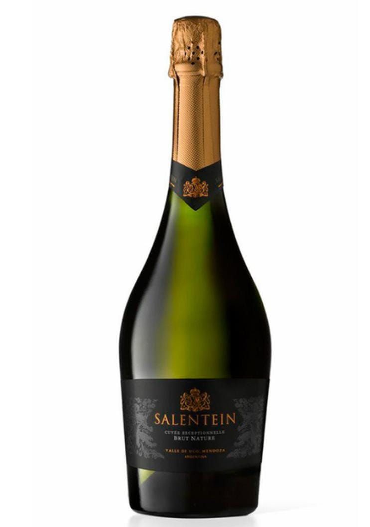 Botella de vino espumoso Salentein con etiqueta negra y lámina dorada.