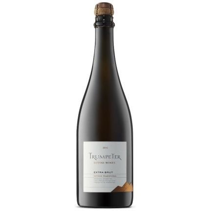 Botella de vino espumoso Trumpeper Extra Brut con corcho.