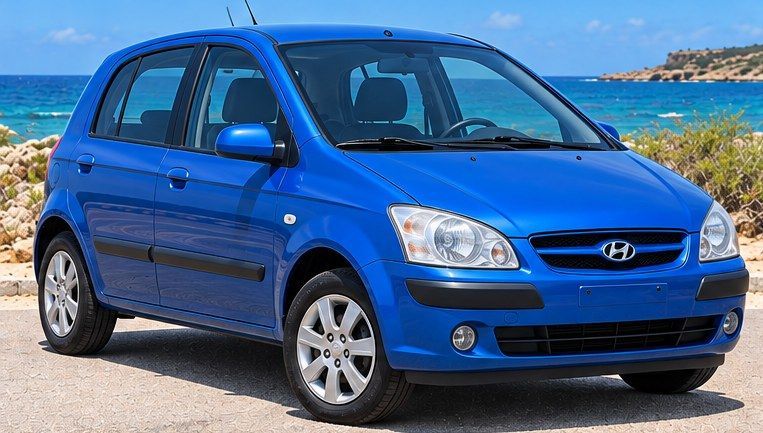 Blauwe Hyundai Getz huurauto op Curaçao, vooraanzicht