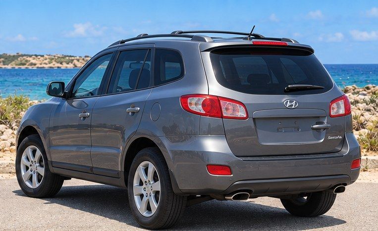 Grijze Hyundai Santa Fe huurauto op Curaçao, achteraanzicht