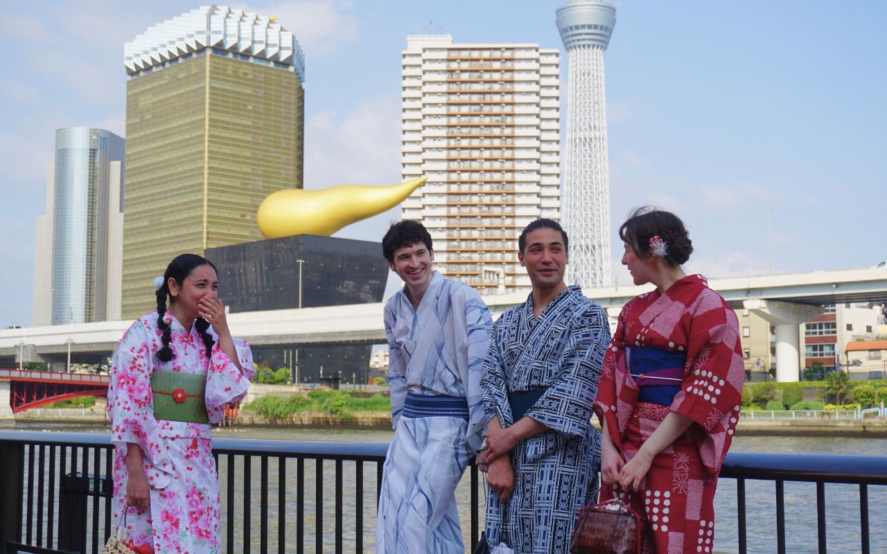 A solo guest in a kimono