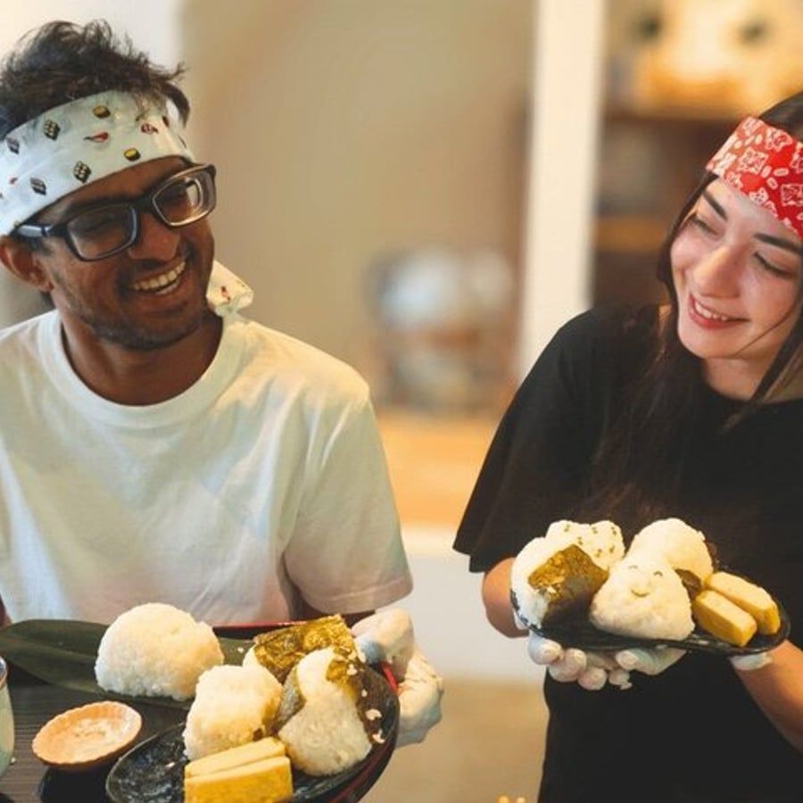 The host demonstrating onigiri shaping