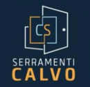 Logo per Serramenti Calvo con icona stilizzata di una porta arancione e bianca su sfondo blu scuro.