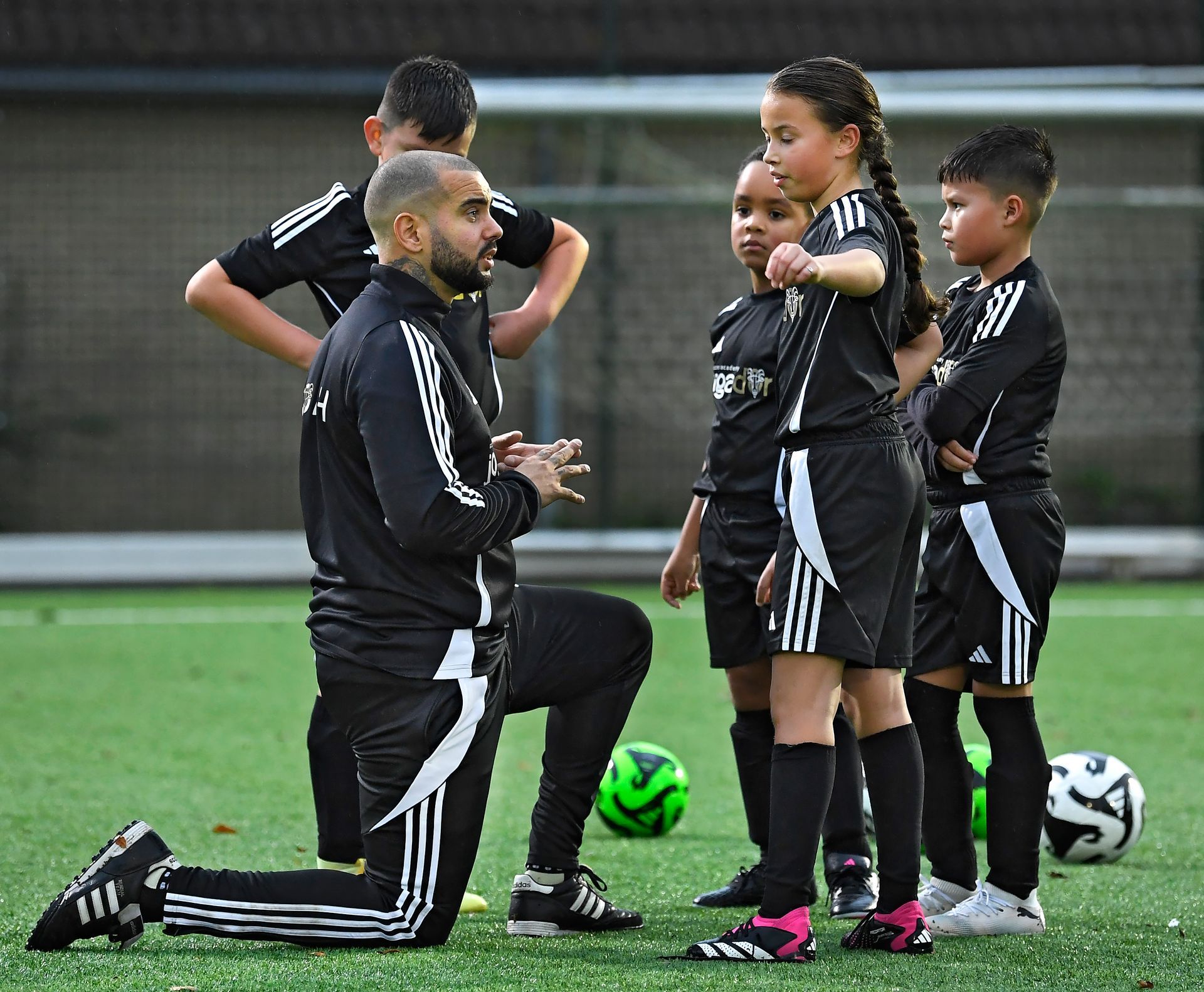 Overleg tussen coach en speelster