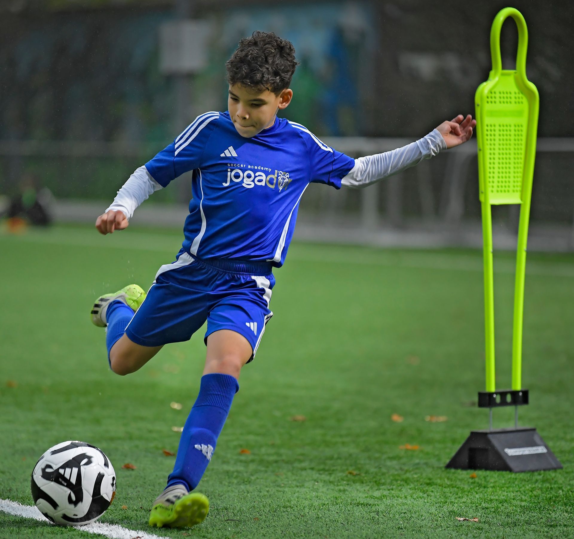 Jeugdspelers tijdens techniektraining