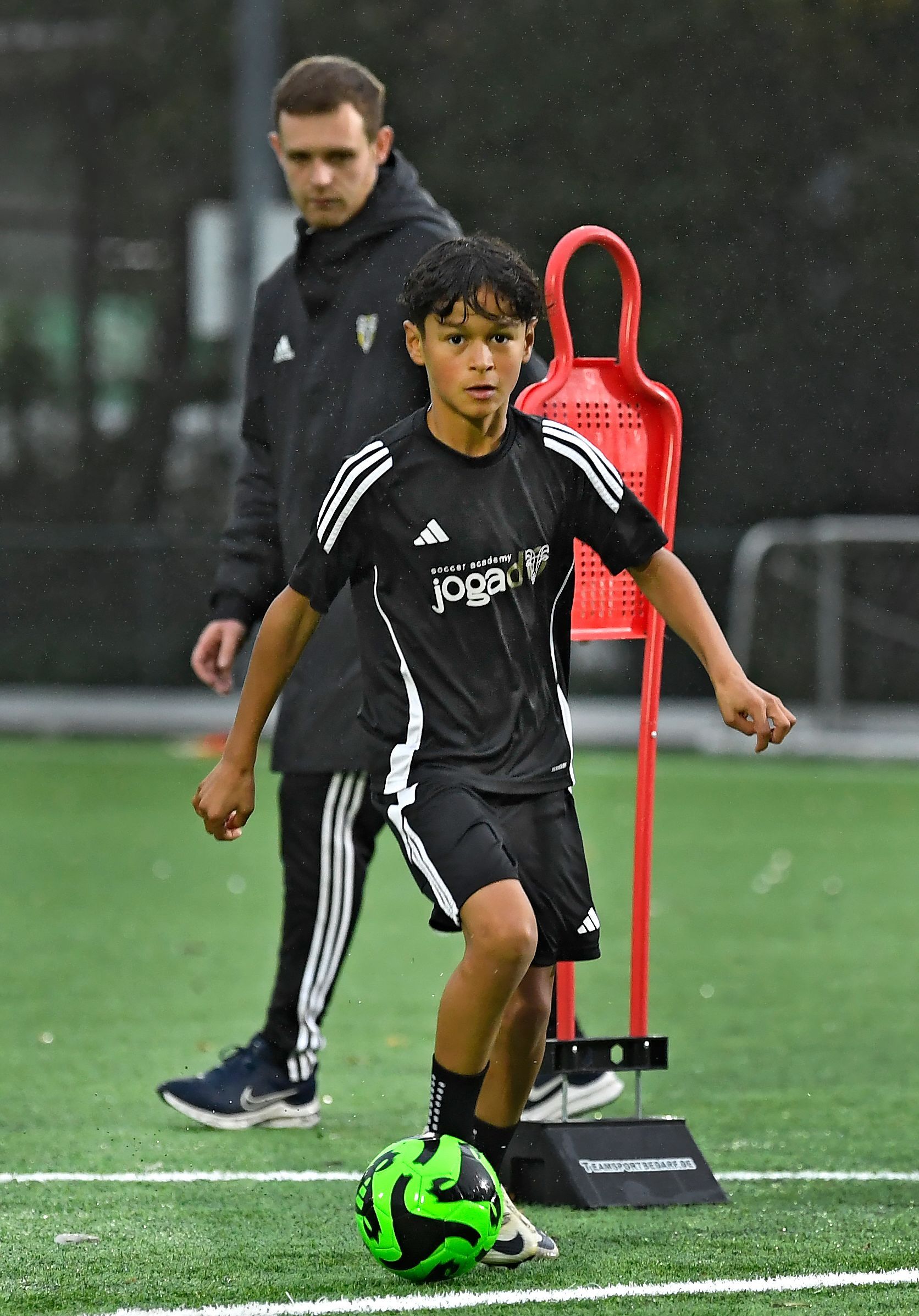 Coach controleert speler
