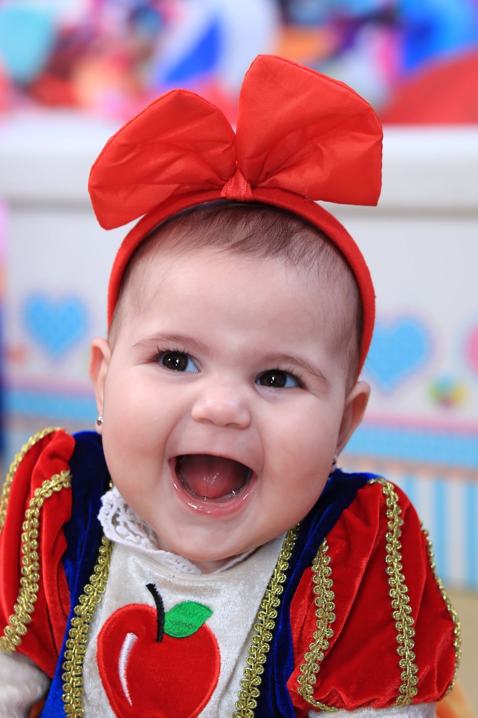 foto bambina vestita da mela