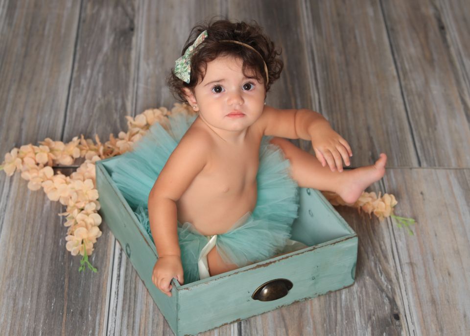 foto bambina in vassoio