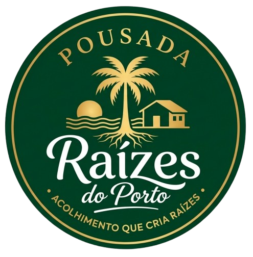 Logo verde e dourado da Pousada Raízes do Porto com palmeira, casa e por do sol.