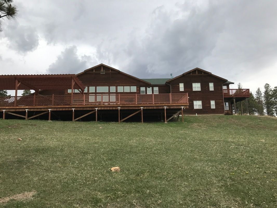 View of back of Elkhorn Lodge.