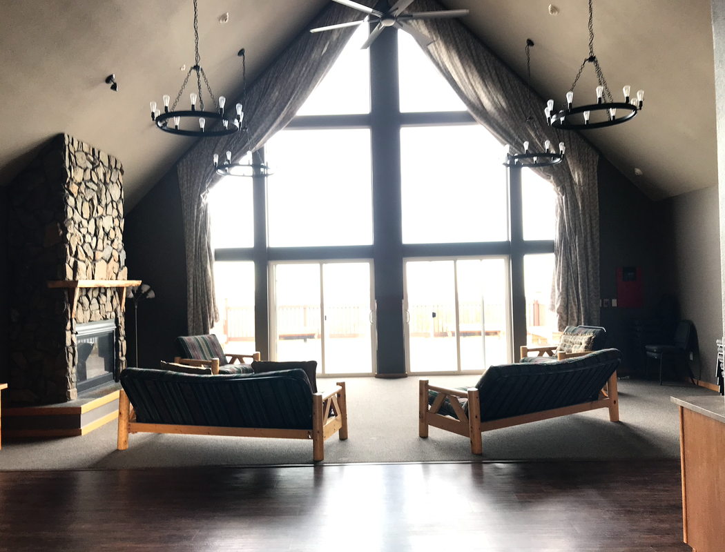Indoor image of gathering area in Retreat Lodge.