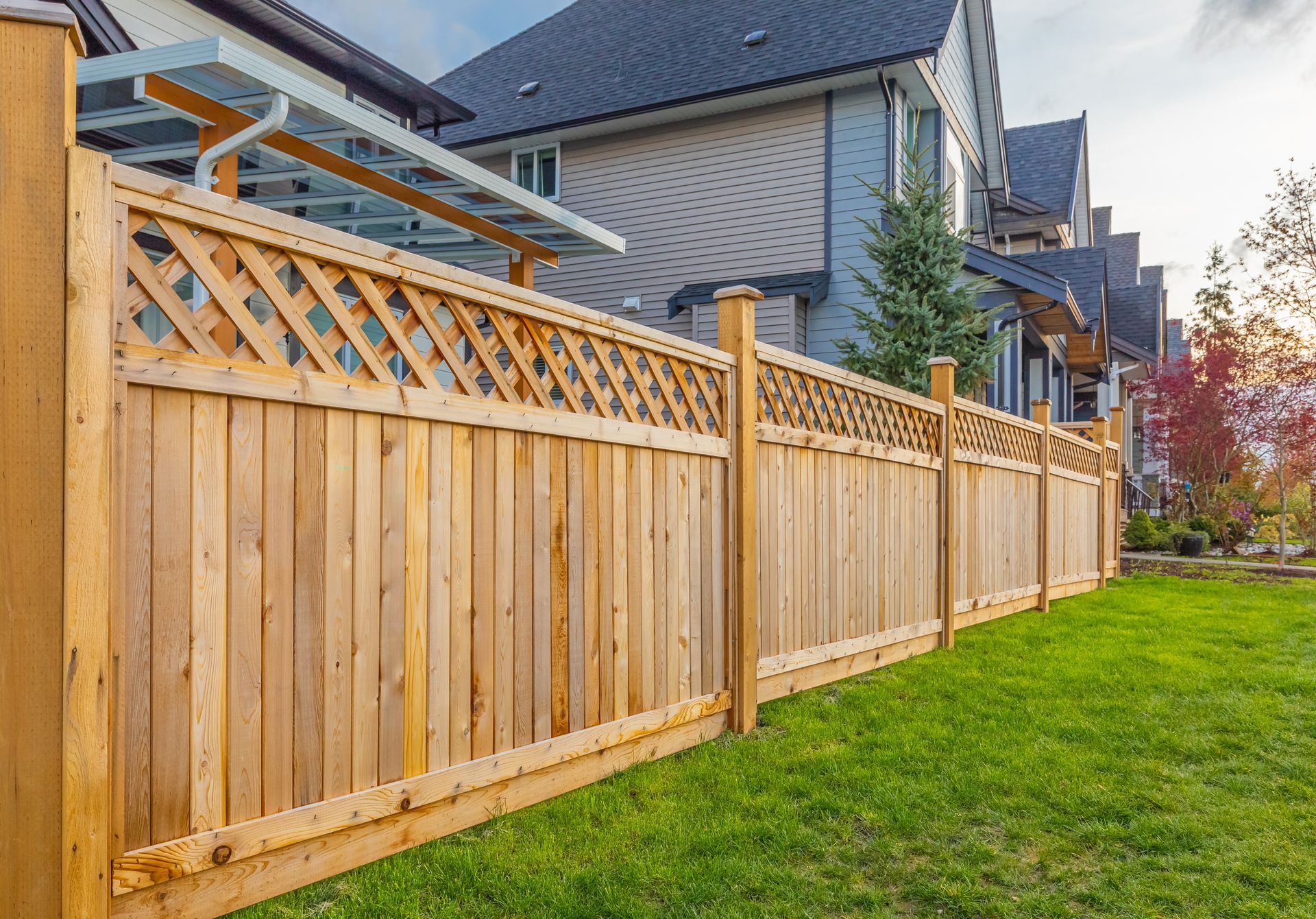 Wooden fence with lattice top