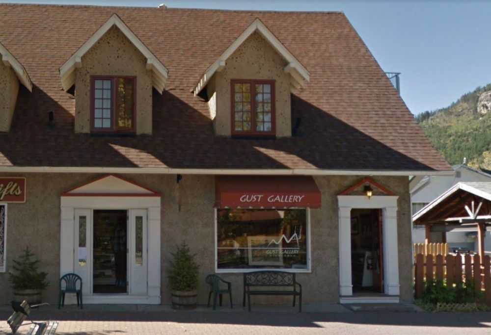 A building with a red awning that says gift gallery