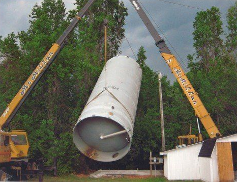Cranes lifting a tank Cranes lifting a tank