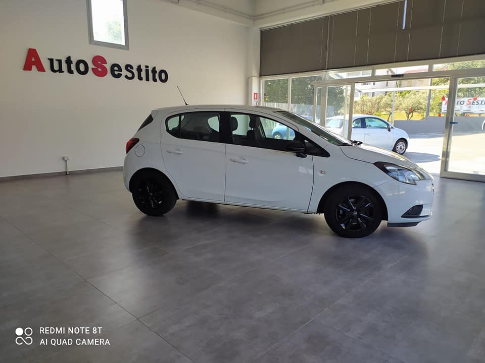 auto presente in esposizione