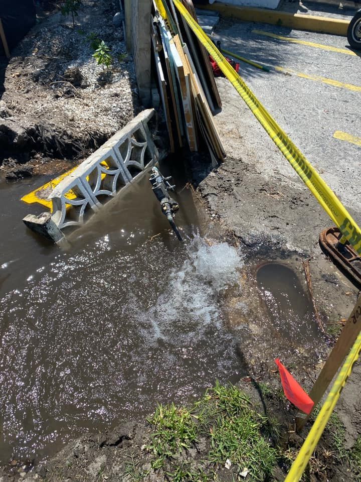 Water+service+emergency+repair+on+the+beach.jpg