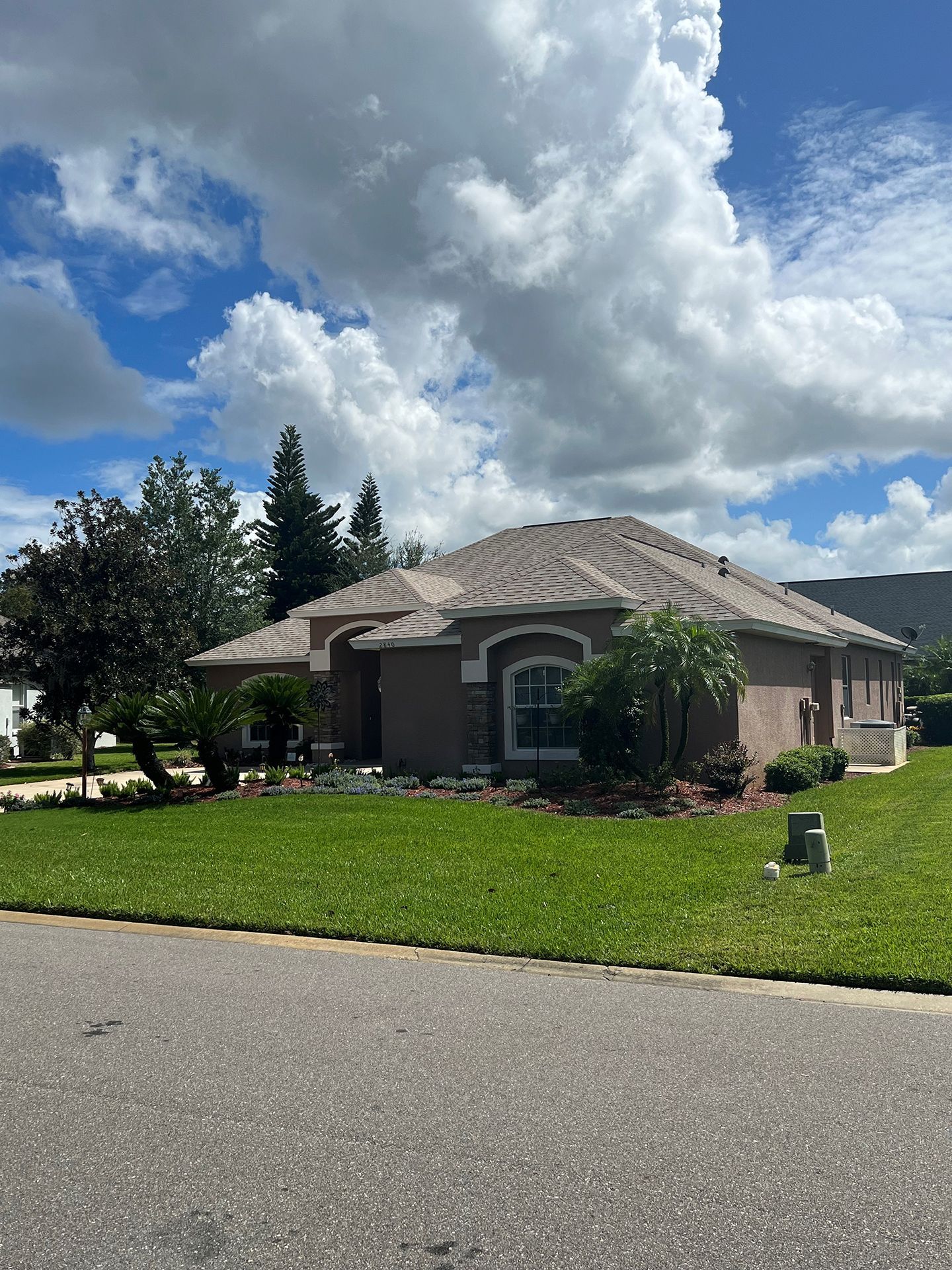 Home With Shingle Roofing in Sebring, FL