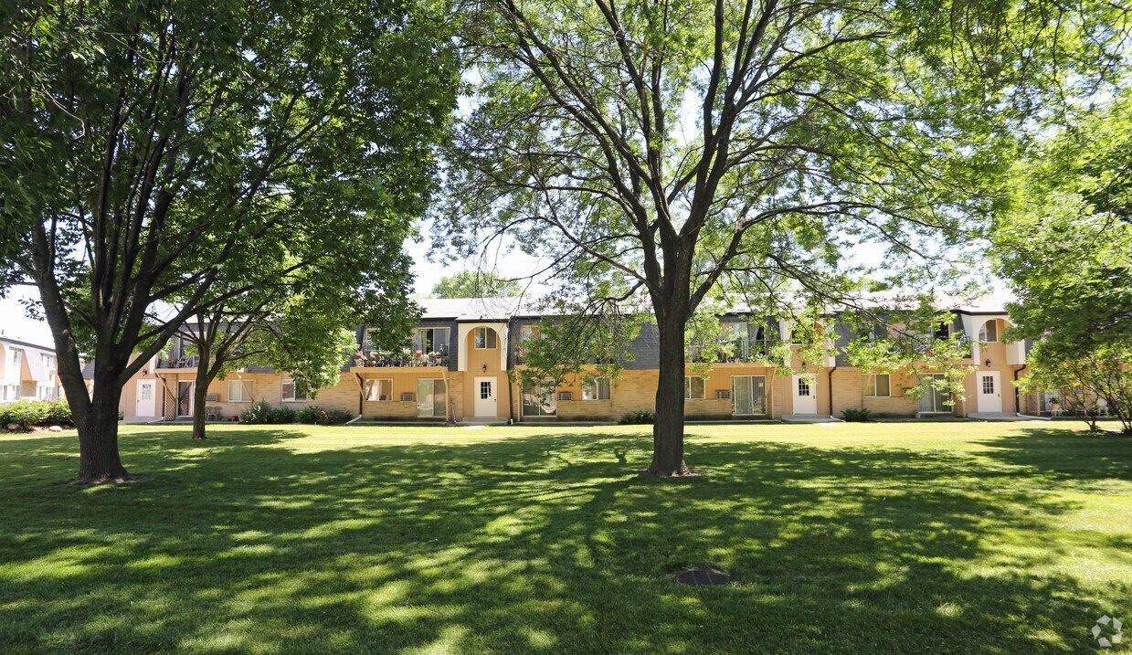 Plaza IV Apartments