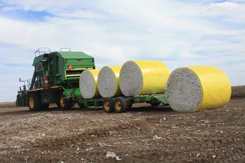 John deere 7760 with bale trailer 