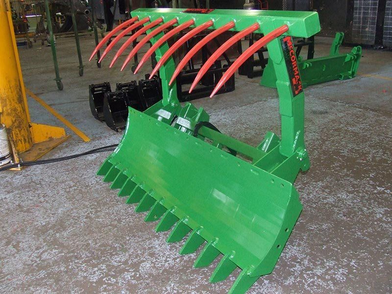 Hydraulic Spear Grab for the Blade Rake