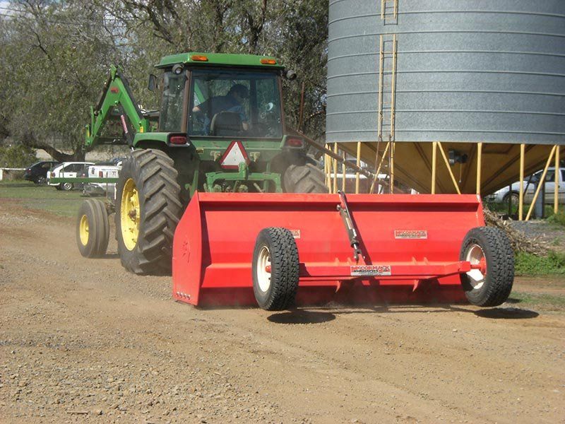 Trailing Scoop / Drag Bucket on a Tractor