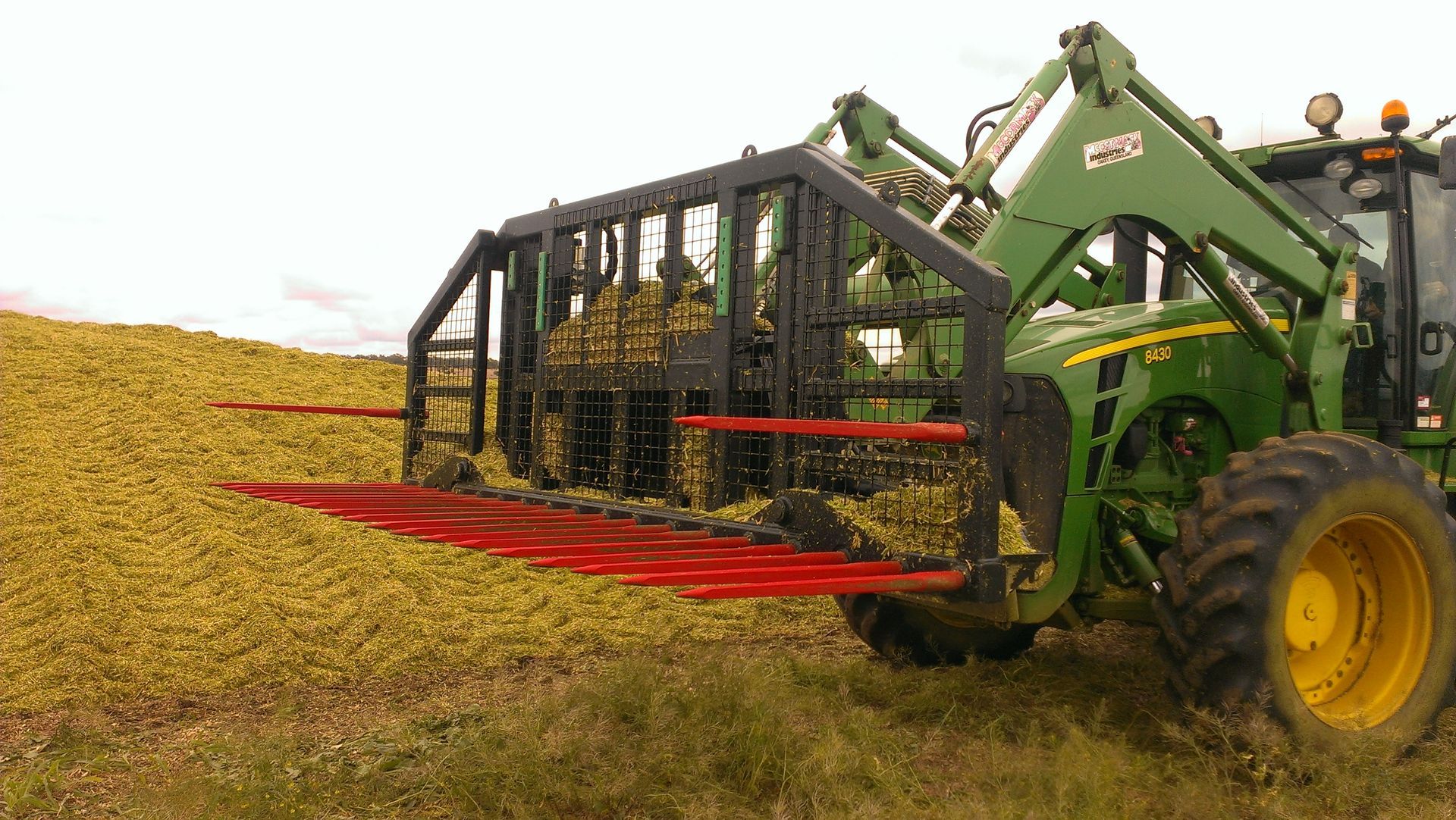 Silage buck rake 