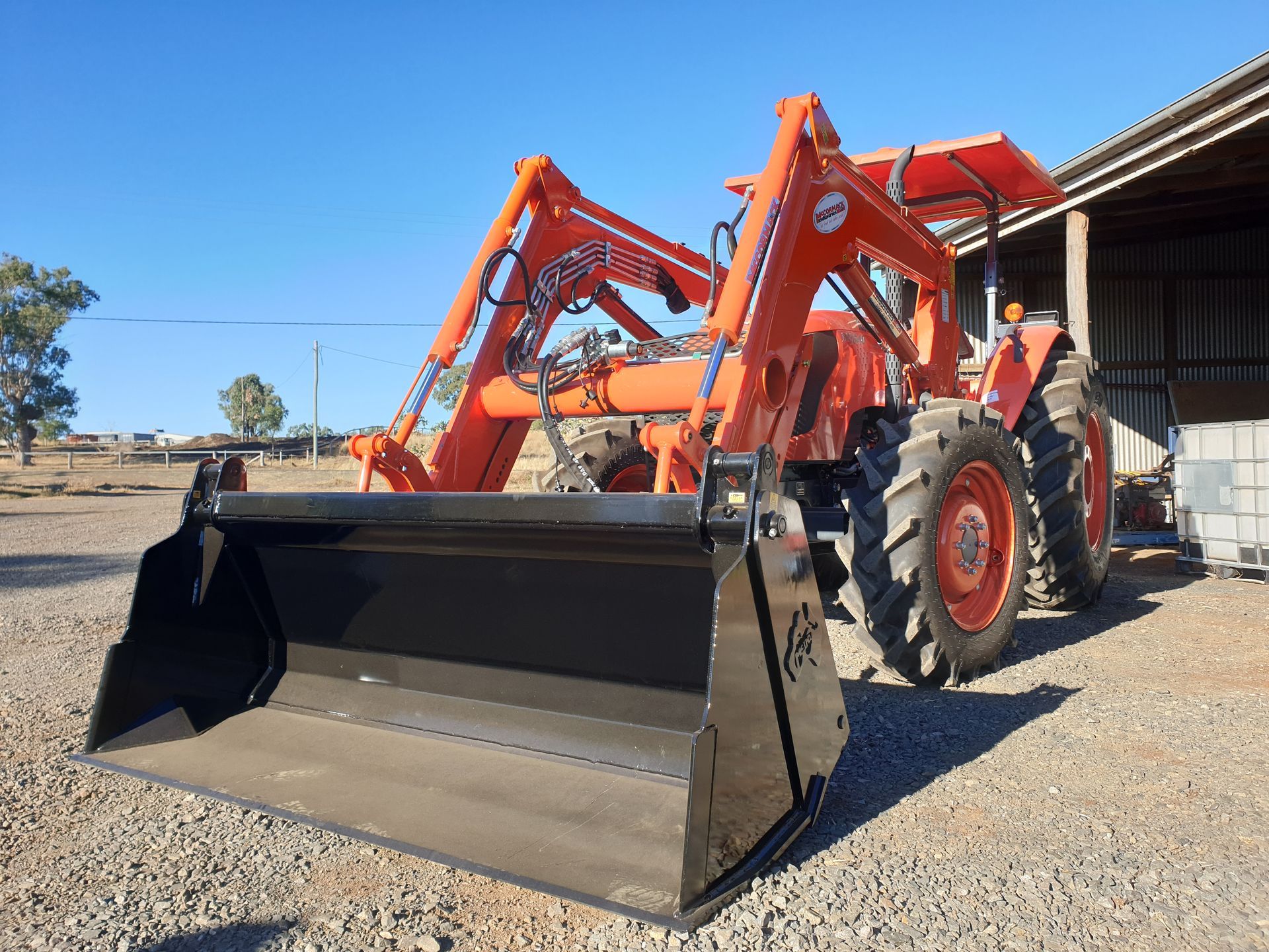 4 in 1 Buckets on orange Tractors