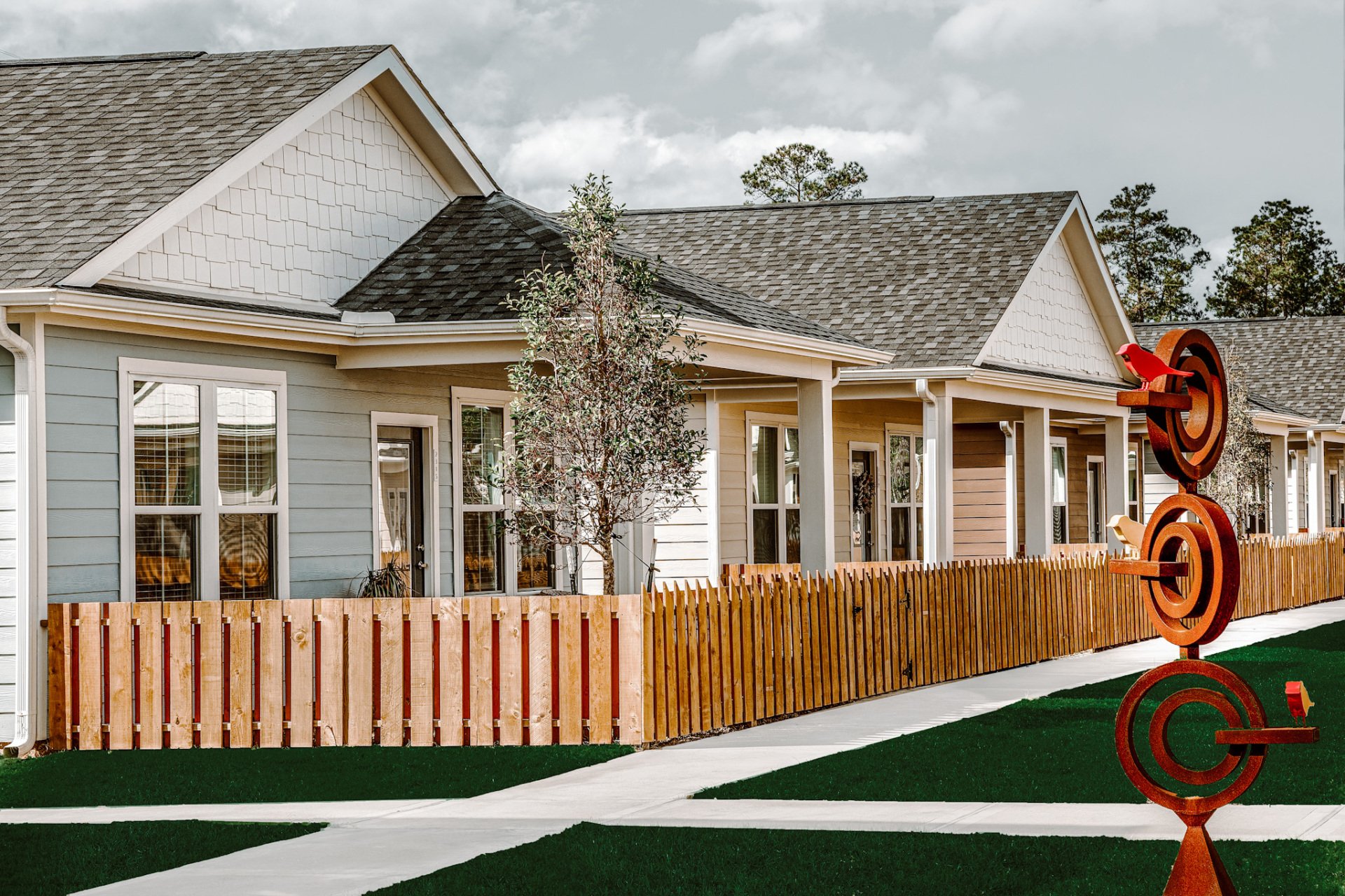 Enjoy Private Cottage Living Among the Pines Conroe, TX