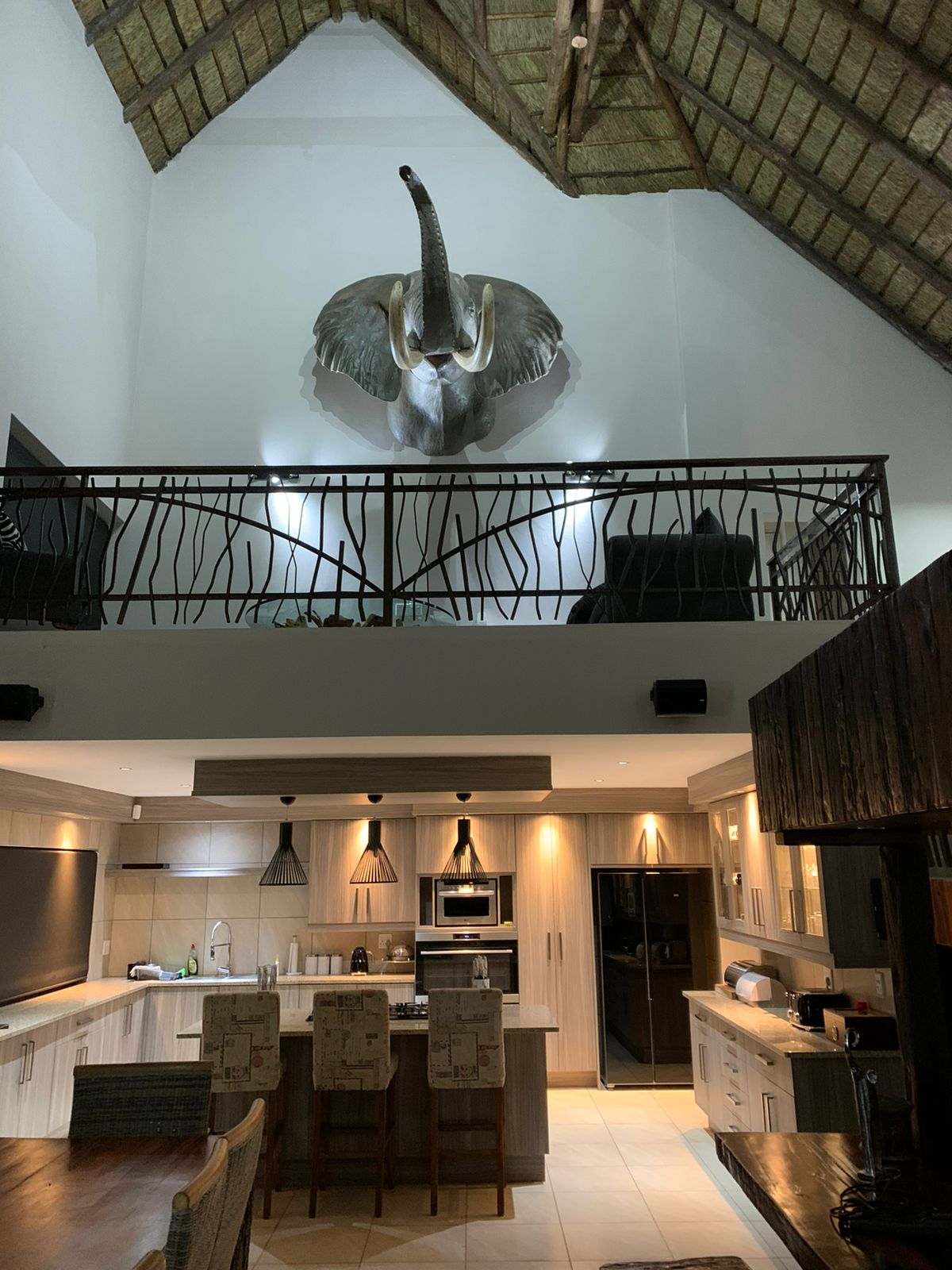 Rust de Winter Safaris_high ceiling
