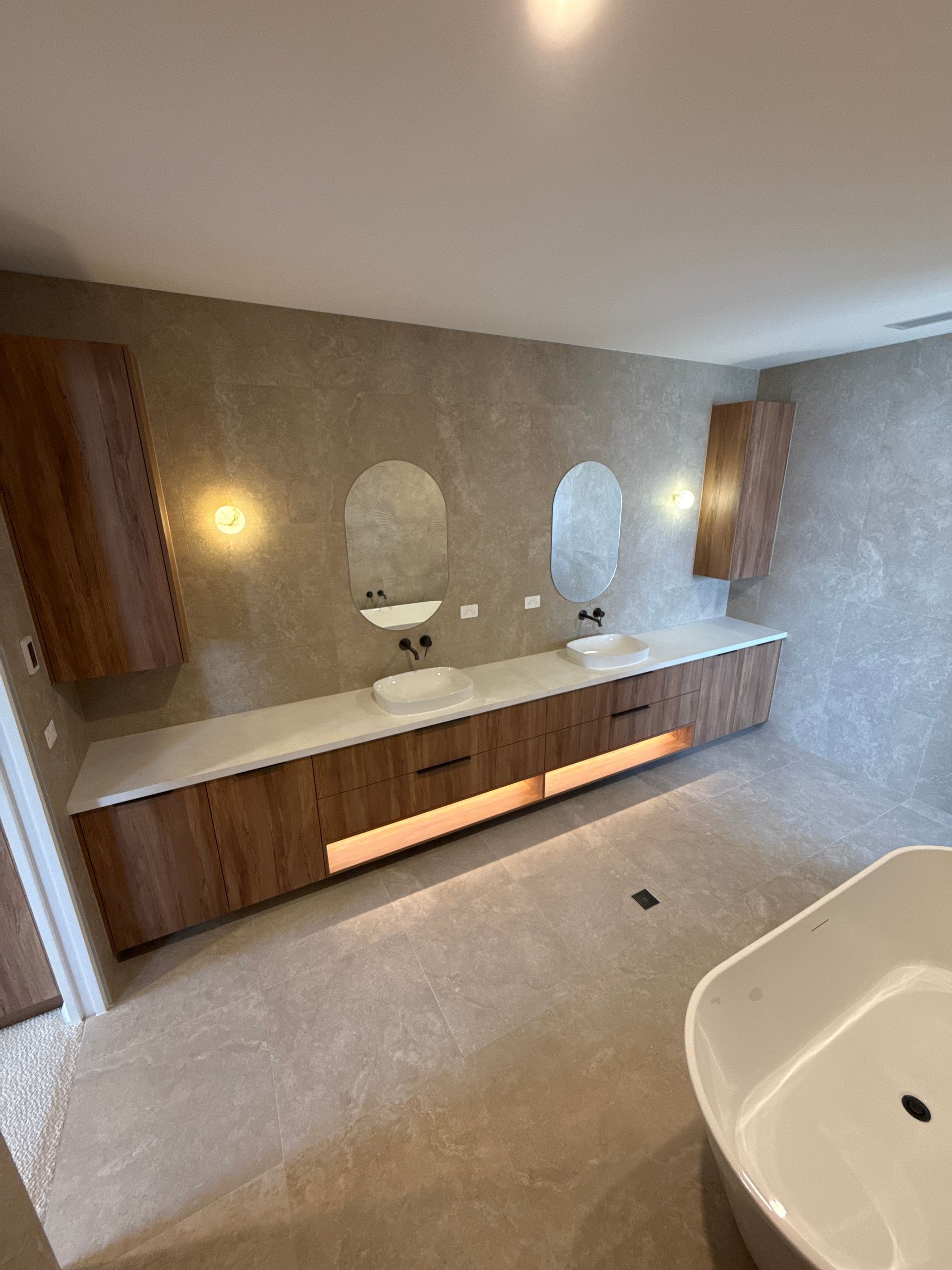 Master Ensuite  in Polytec Australian Native Woodmatt