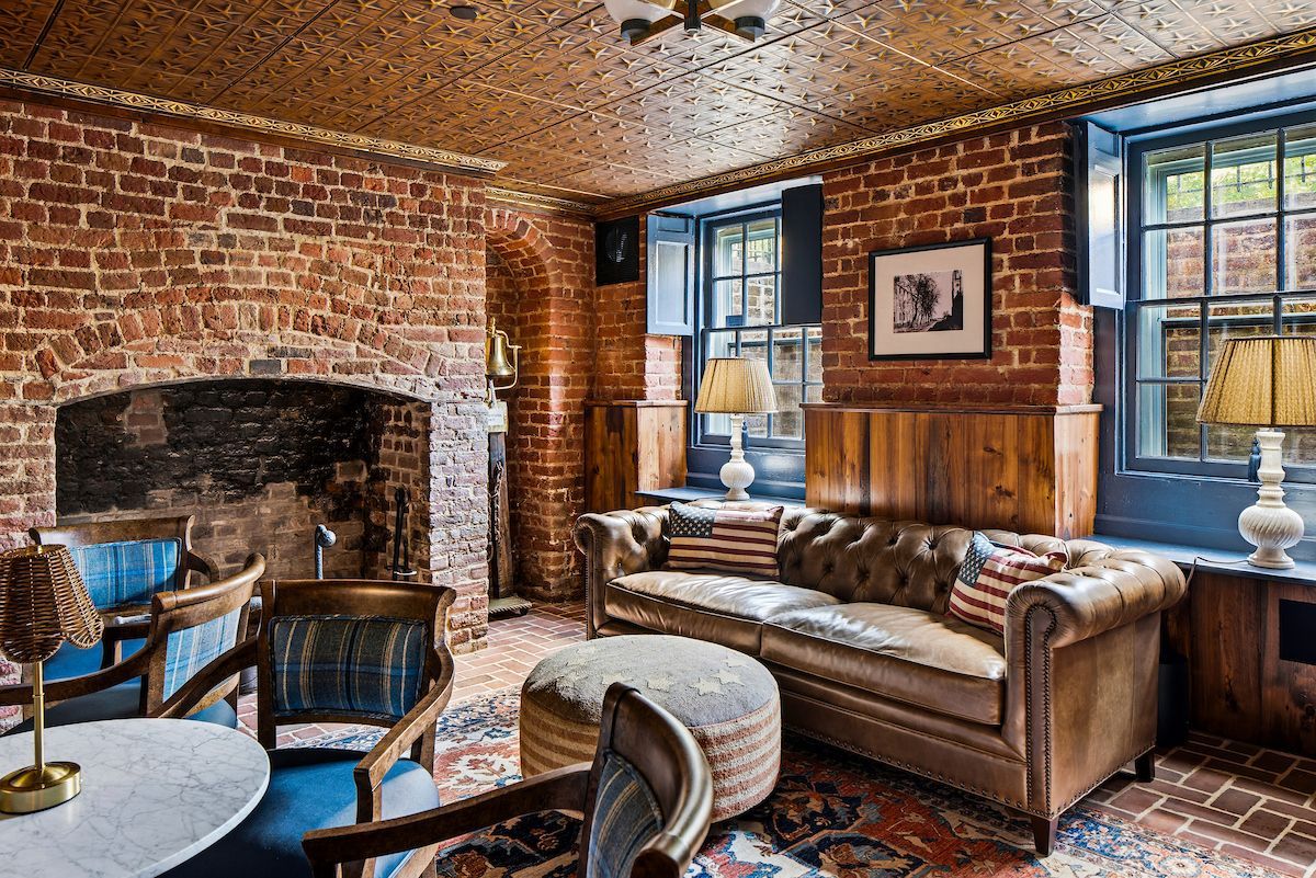 Take A Peek, interior photo 220