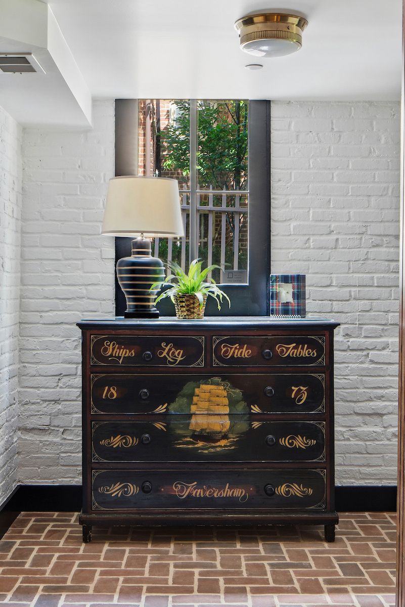 Take A Peek, interior photo 221