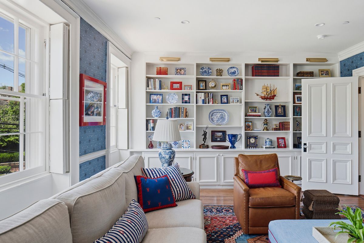 Take A Peek, interior photo 214