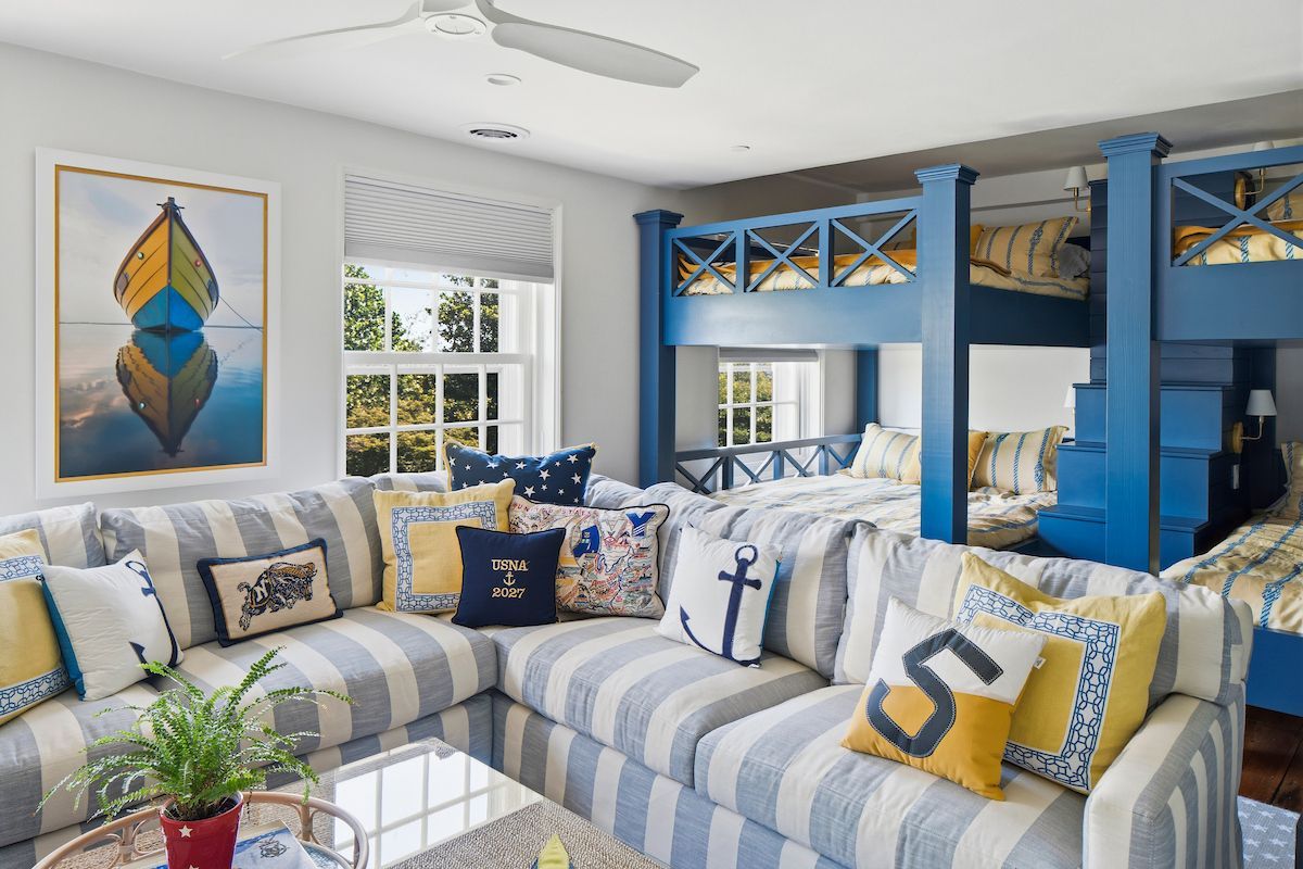 Take A Peek, interior photo 215