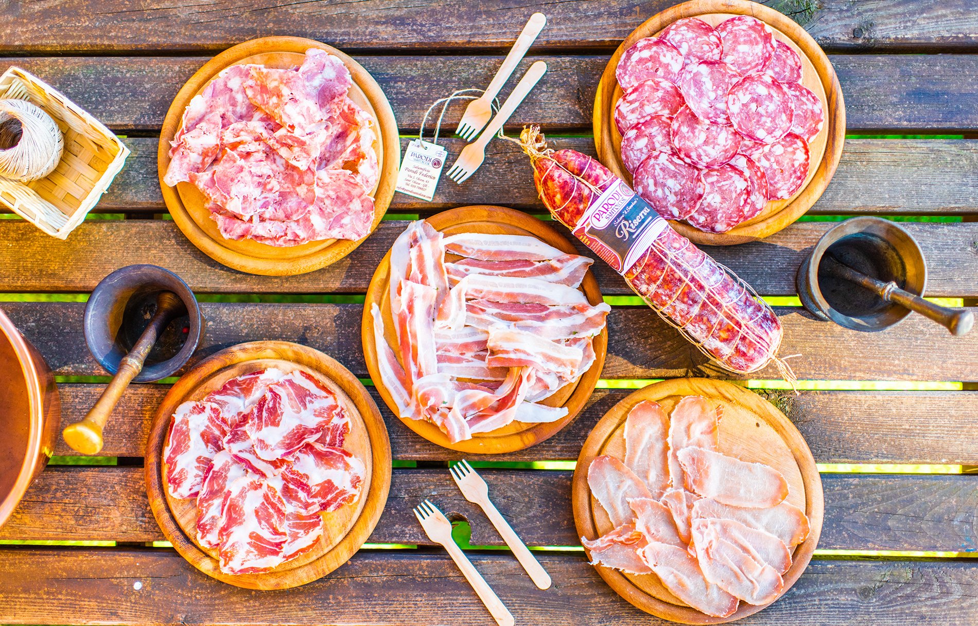 Produzione salami Salumificio Parodi Sant'Olcese