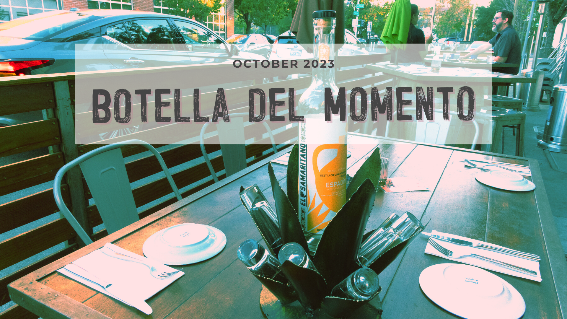 A table with plates and utensils and a sign that says botella del momento