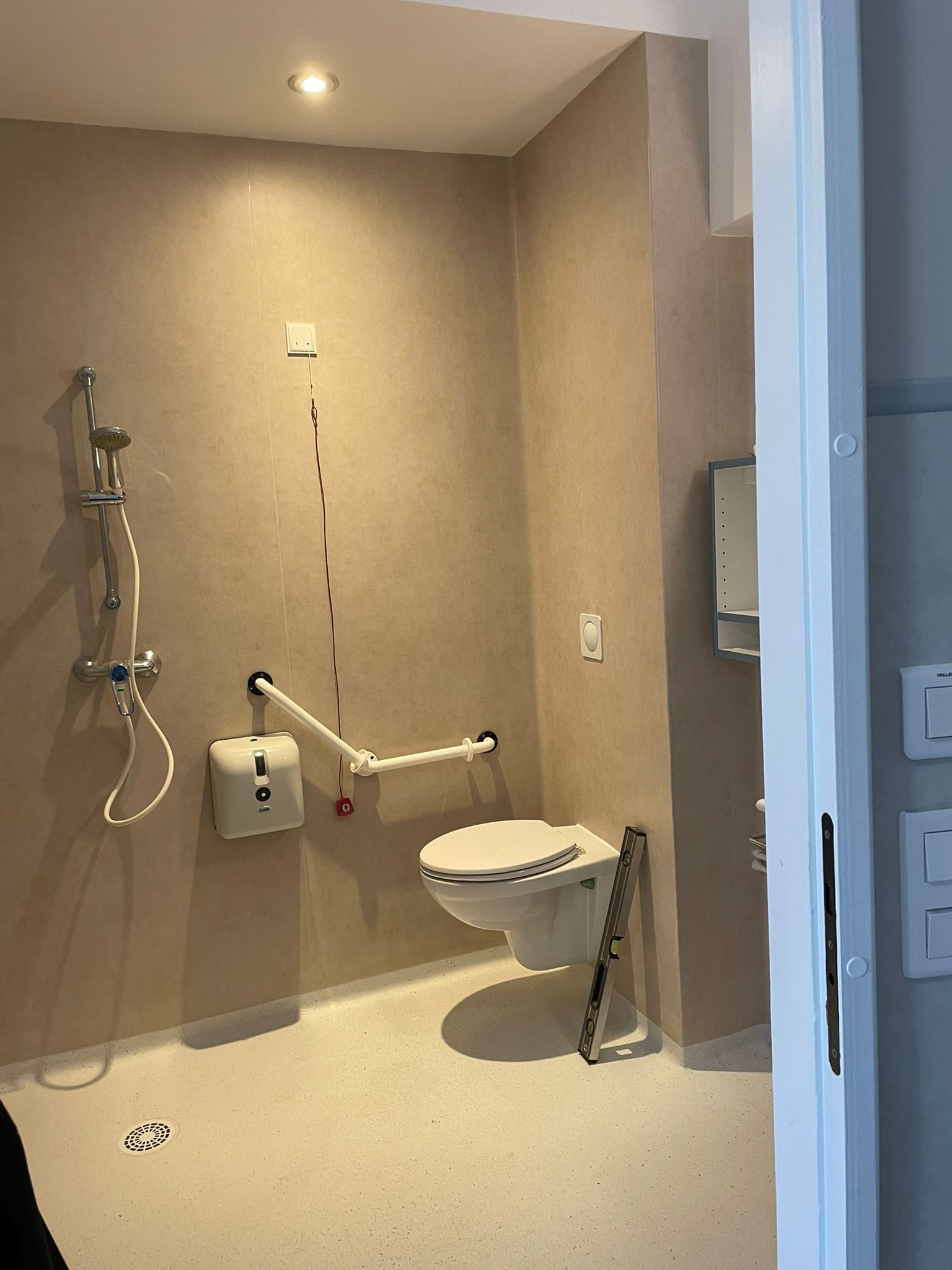 Salle de bains rénovée par Lamy Lecomte, entreprise intervenant à Goderville