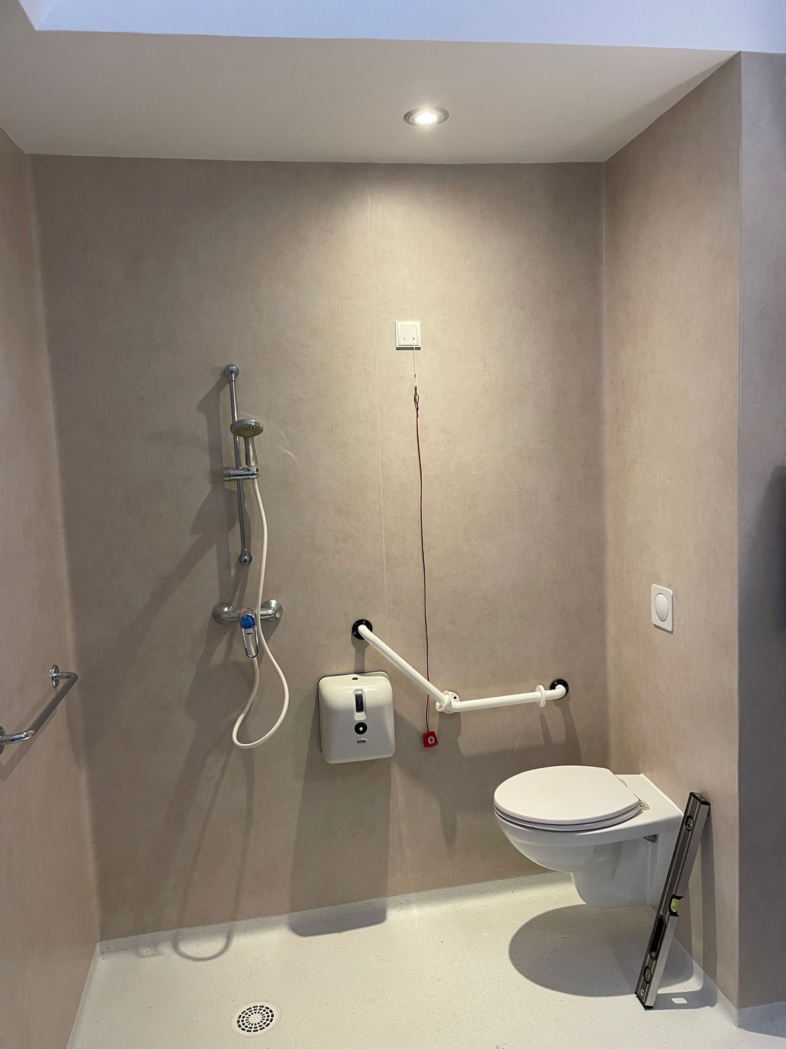 Salle de bains rénovée par Lamy Lecomte, entreprise intervenant à Goderville