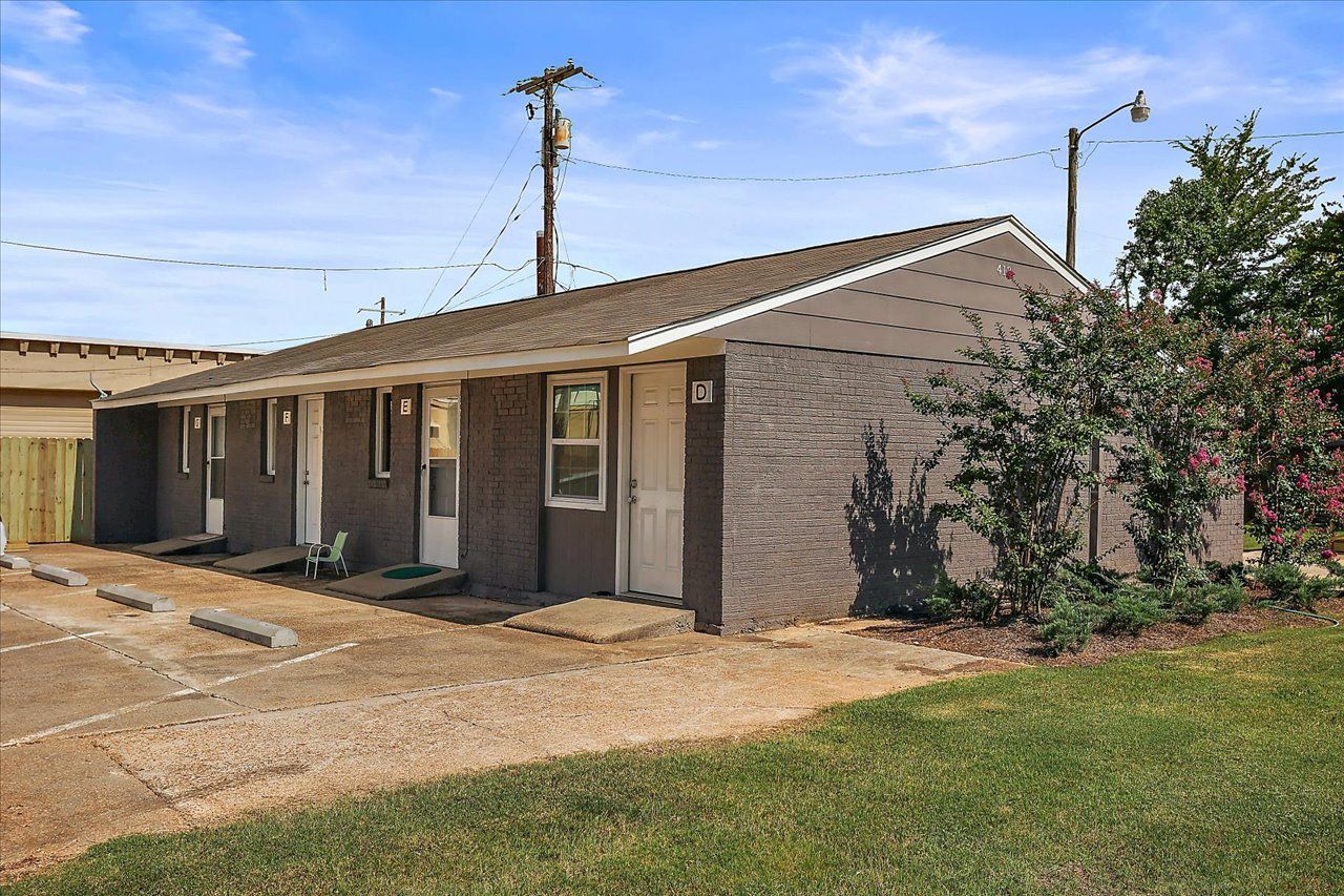 PEARL DRIVE APARTMENTS - Exterior 02
