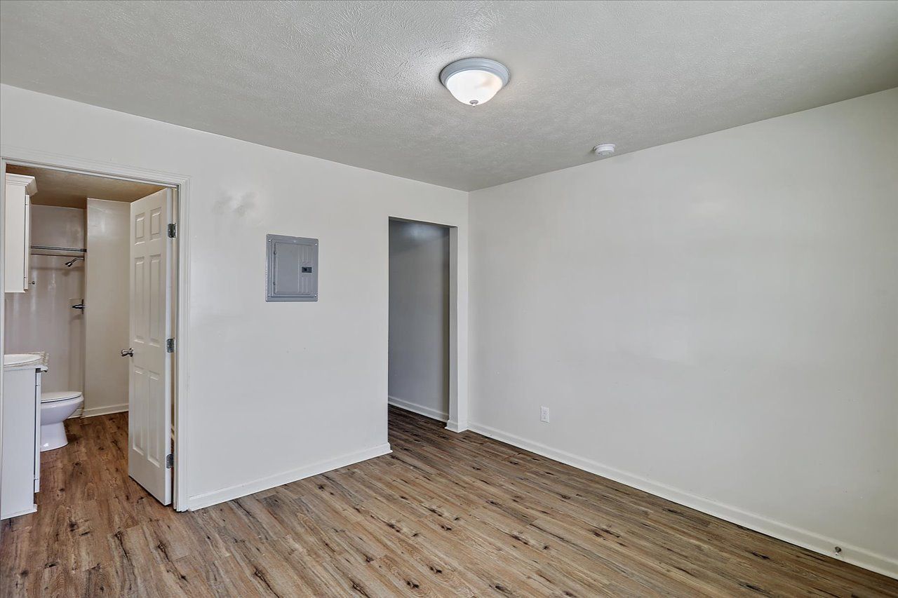 PEARL DRIVE APARTMENTS - Living Room