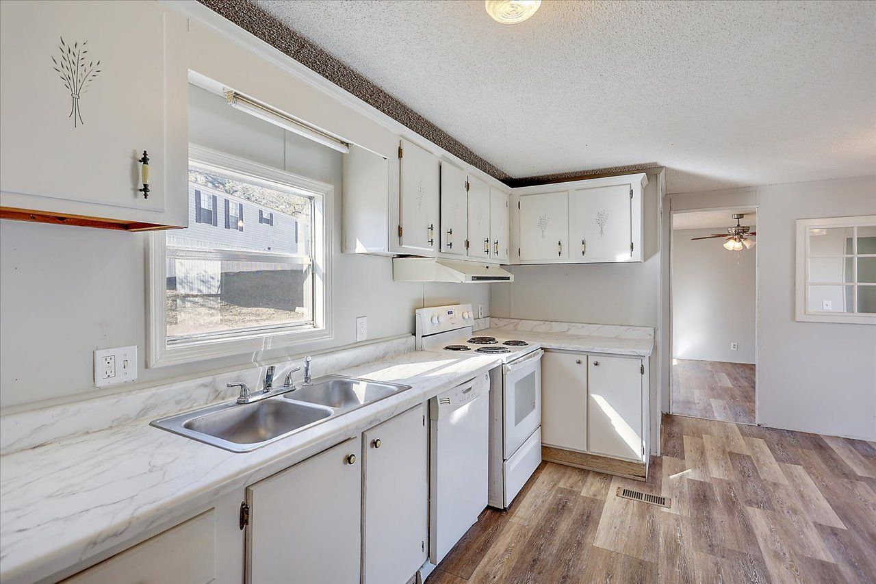 SMITH MOBILE HOME PARK - Kitchen