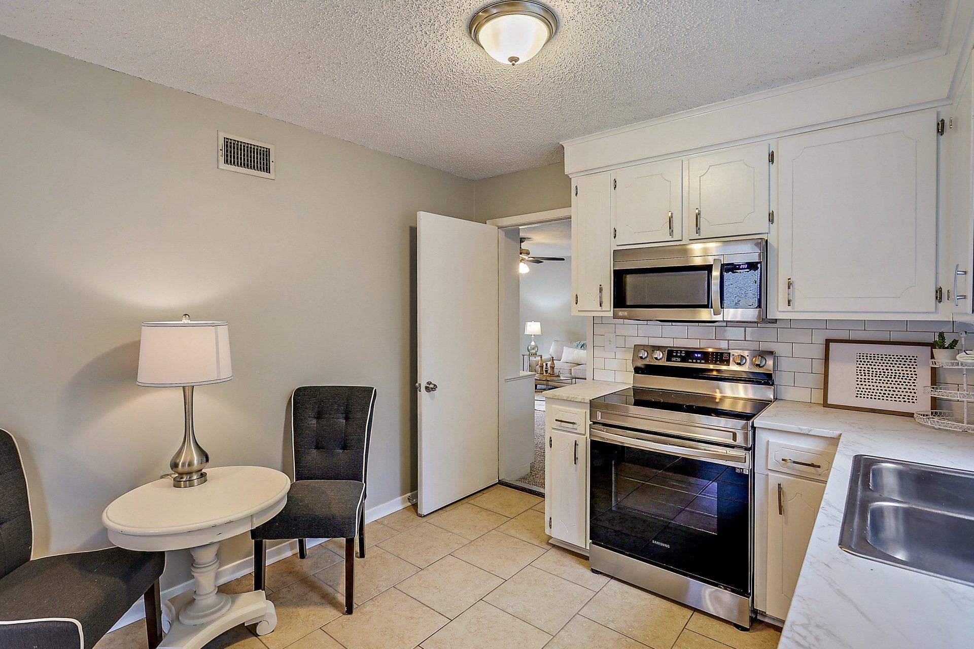 Kitchen 01