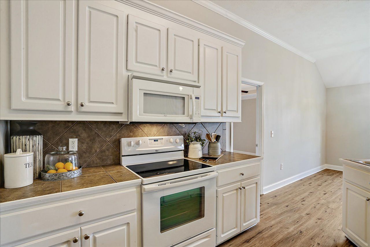 Kitchen 02 with  white appliances