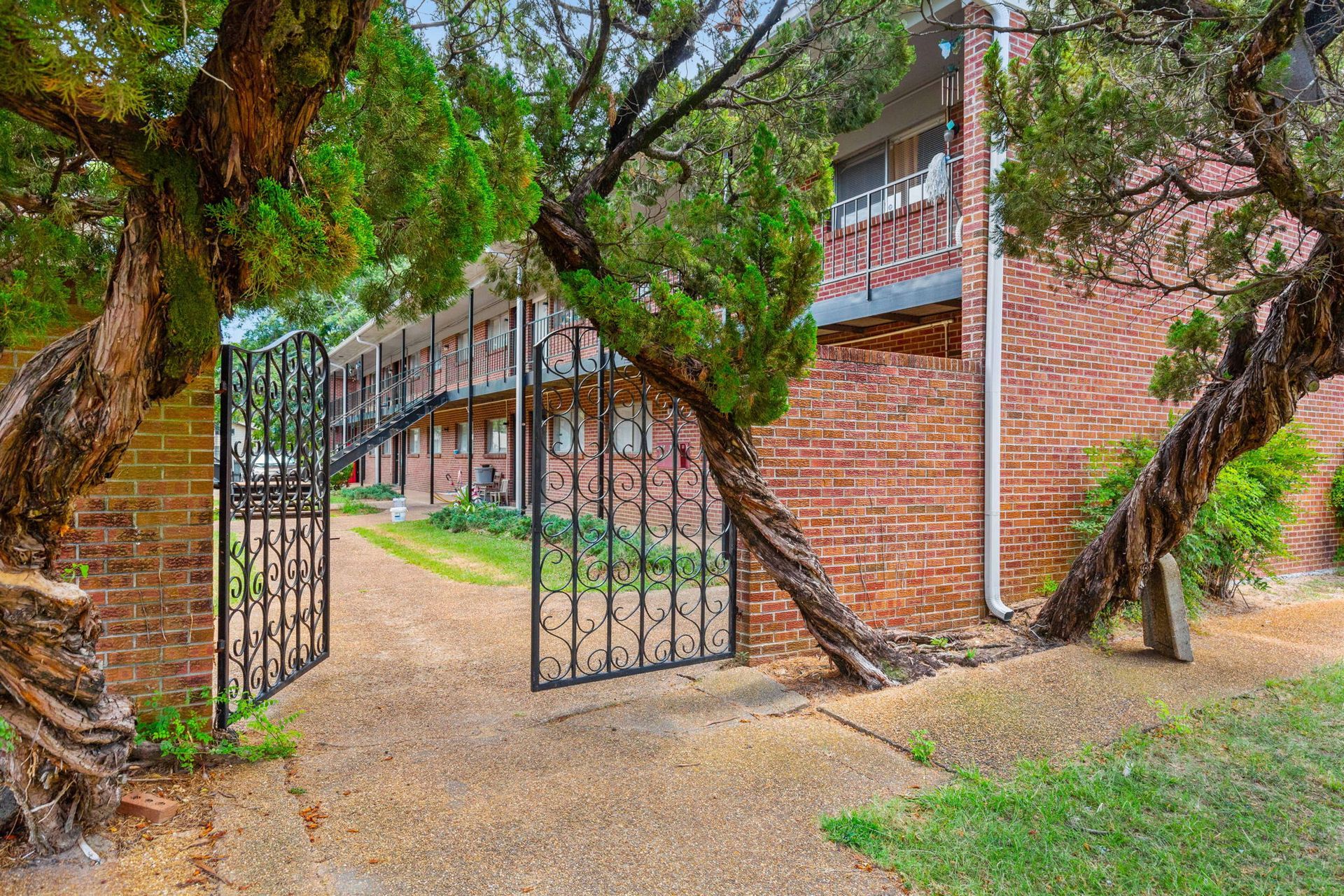 Exterior of Pearl Apartment