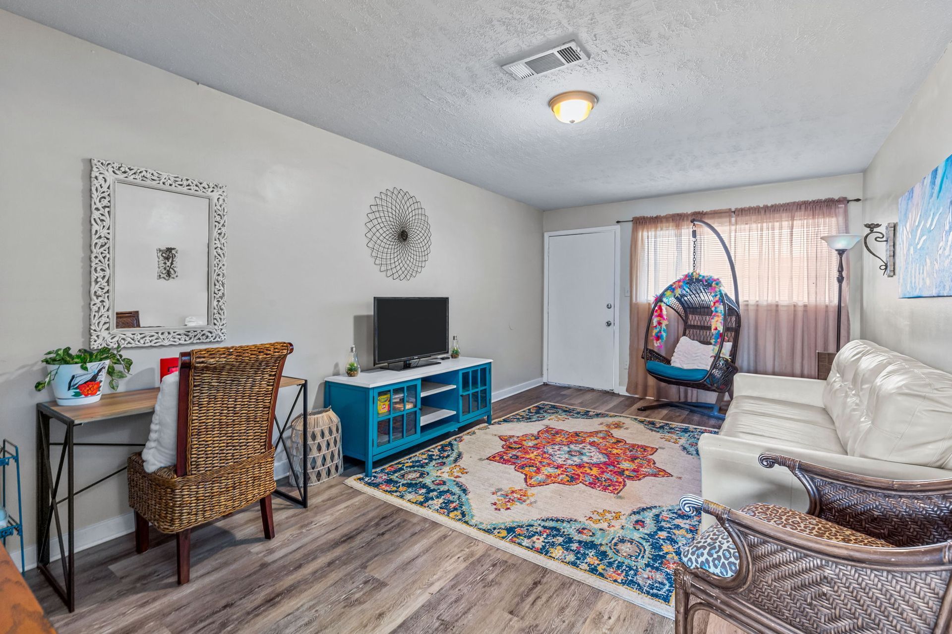 Interior or Pearl Apartment