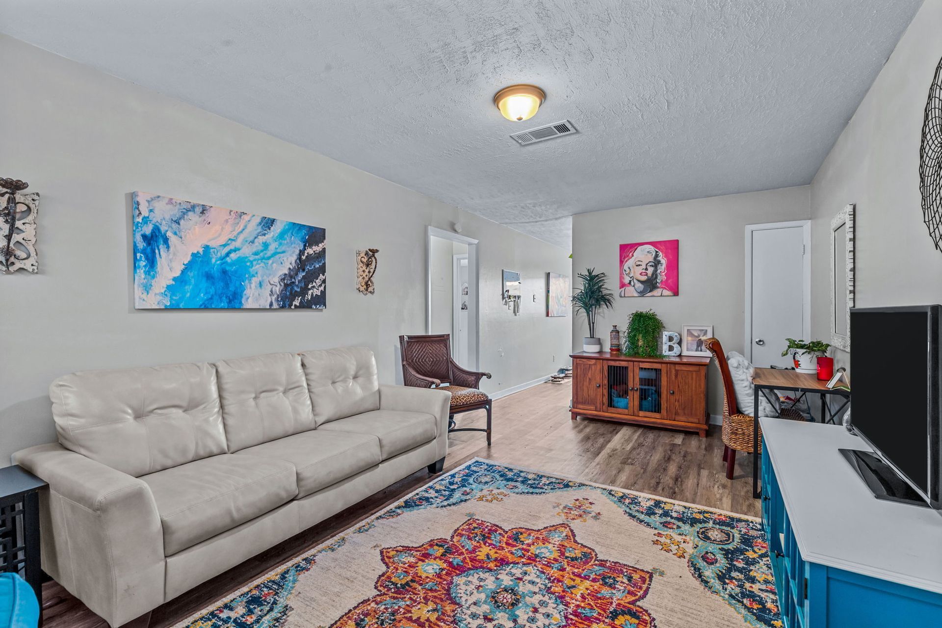 Interior or Pearl Apartment